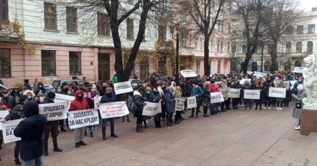 "Місць у реанімації немає навіть для "блатних": лікар з Чернівців відреагував на протести бізнесменів