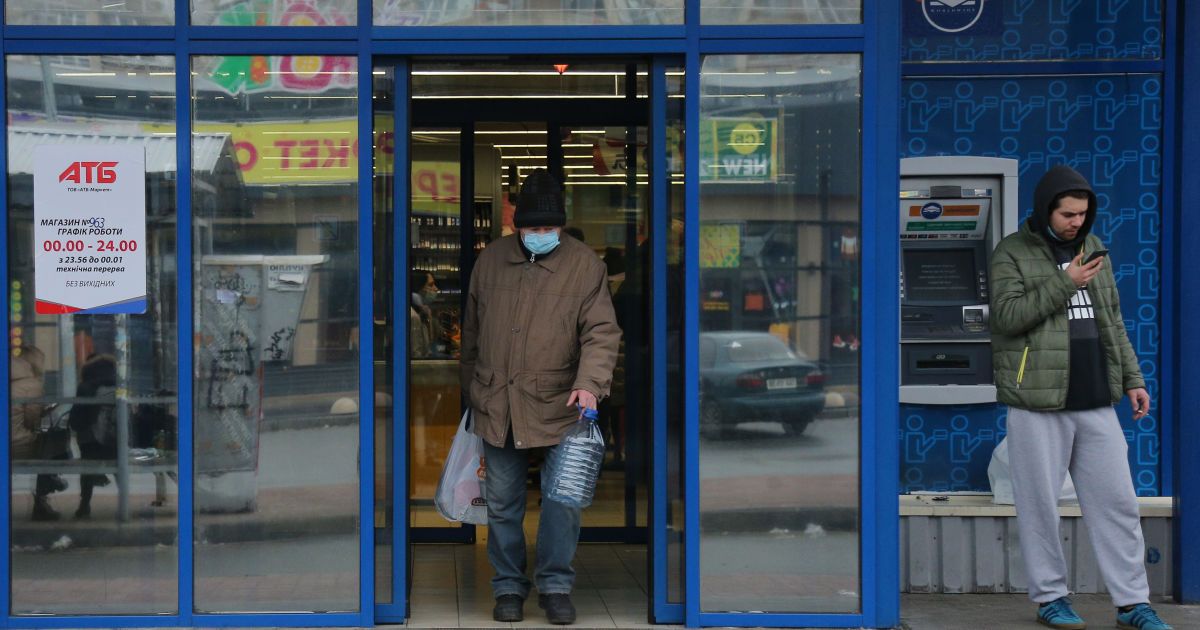 Как будут работать аптеки, магазины, метро в Киеве в ближайшие дни?