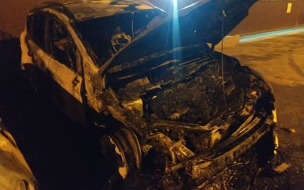 Згоріло вщент: у Хмельницькій області спалили авто депутату міськради