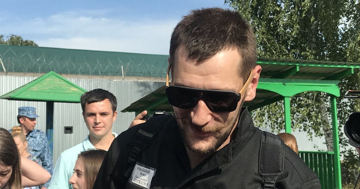 Брат Навального вийшов на свободу після більше трьох років ув’язнення