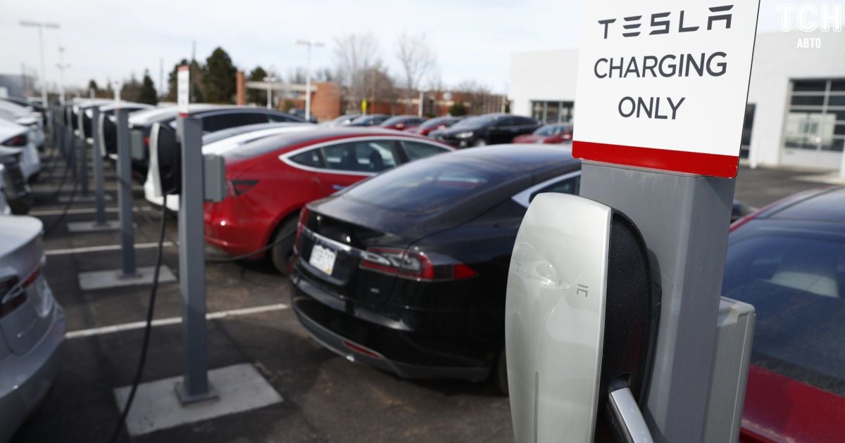 Маск натякнув, коли в Україні з’являться зарядки Tesla