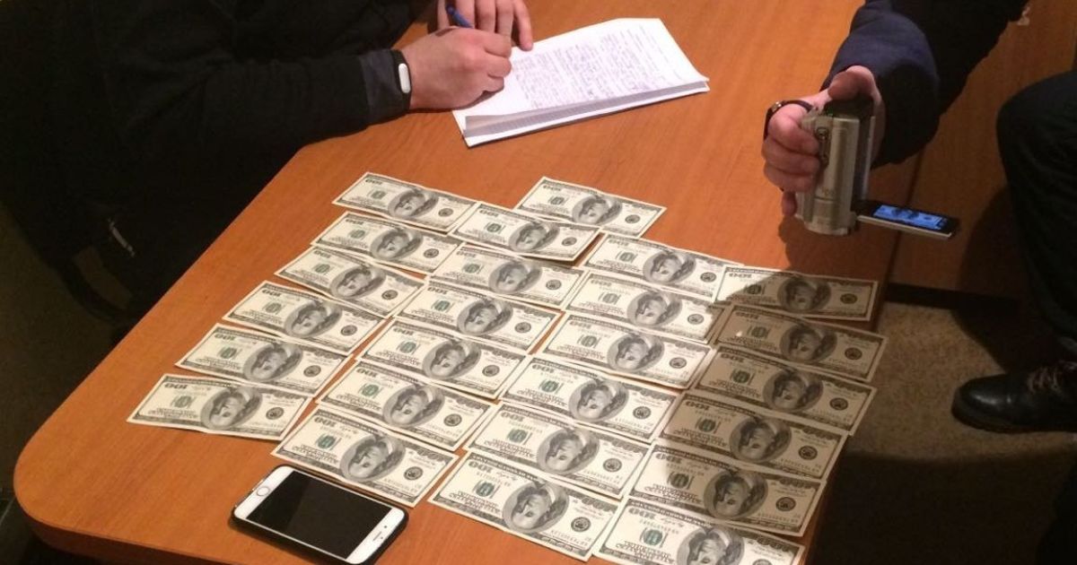 СБУ викрила на хабарництві начальника управління Житомирської облдержадміністрації_2