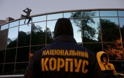 Націоналісти не залишають вертолітний майданчик Януковича, незважаючи на заяви ГПУ 