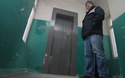 В одеській 9-поверхівці загорівся ліфт із жінкою всередині 