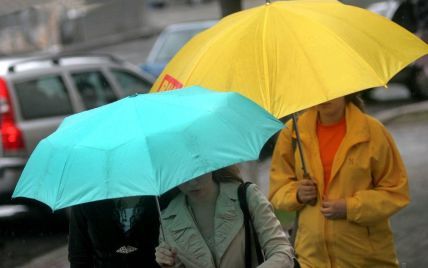 Половину України поливатимуть холодні дощі. Прогноз погоди на неділю