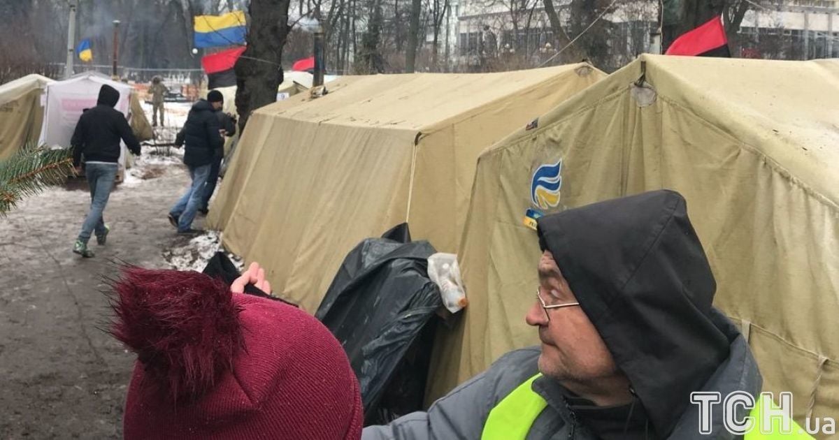 Міхеіл Саакашвілі з прихильниками під Радою _5 / © ТСН.ua/Роман Кравець 
