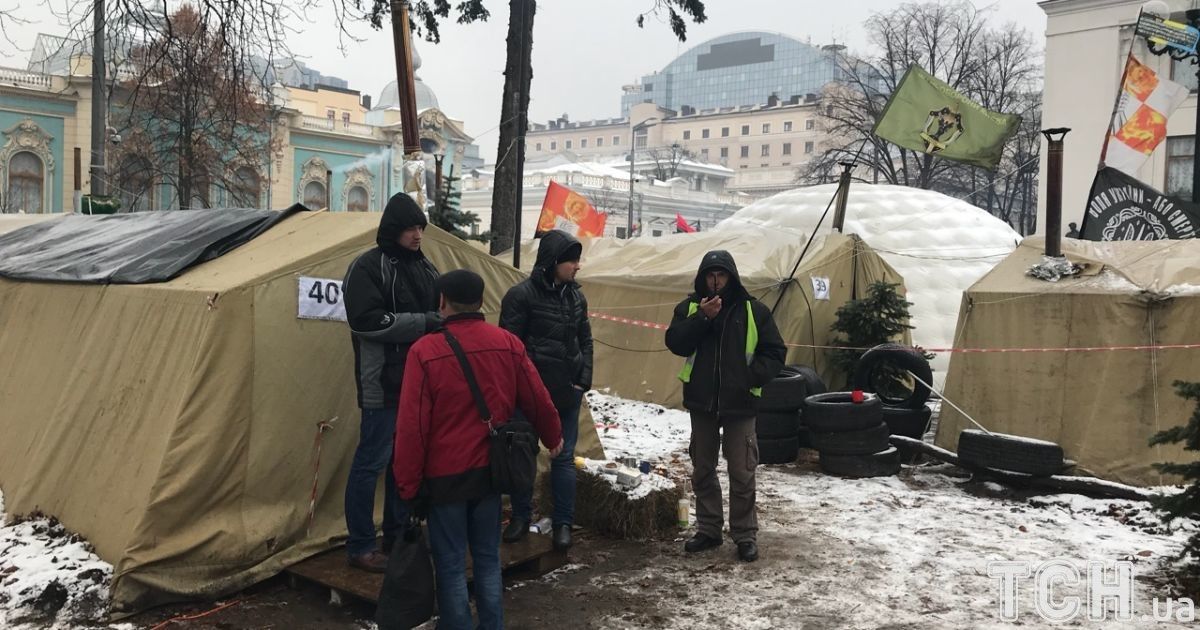 Міхеіл Саакашвілі з прихильниками під Радою _4 / © ТСН.ua/Роман Кравець 