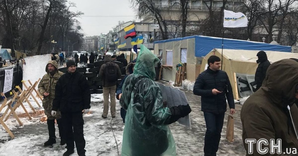 Міхеіл Саакашвілі з прихильниками під Радою _1 / © ТСН.ua/Роман Кравець 