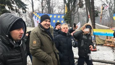 Міхеіл Саакашвілі з прихильниками під Радою _3 / © ТСН.ua/Роман Кравець 