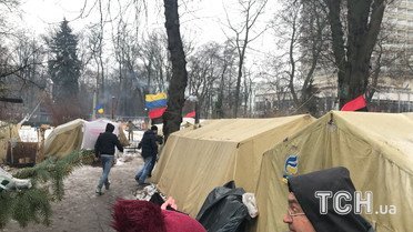 Міхеіл Саакашвілі з прихильниками під Радою _5 / © ТСН.ua/Роман Кравець 