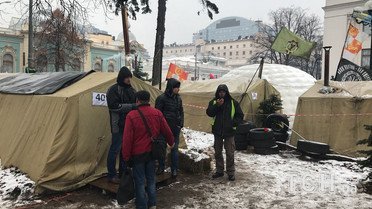 Міхеіл Саакашвілі з прихильниками під Радою _4 / © ТСН.ua/Роман Кравець 