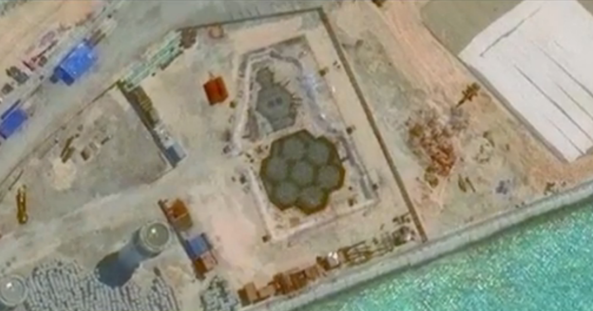 Китай будує першу закордонну військову базу поряд з американською