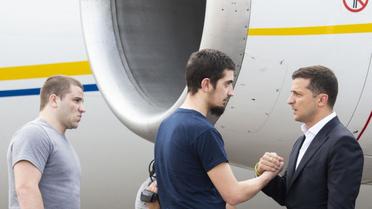 Українські полонені літять додому, звільнення полонених_12 / © Офіс президента України