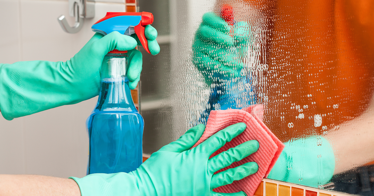 Як очистити відбитки пальців з дзеркала надовго