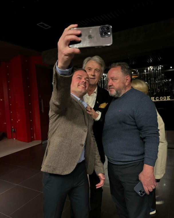 Виктор Ющенко на допремьерном показе фильма "Хазяїн 2. На своїй землі"