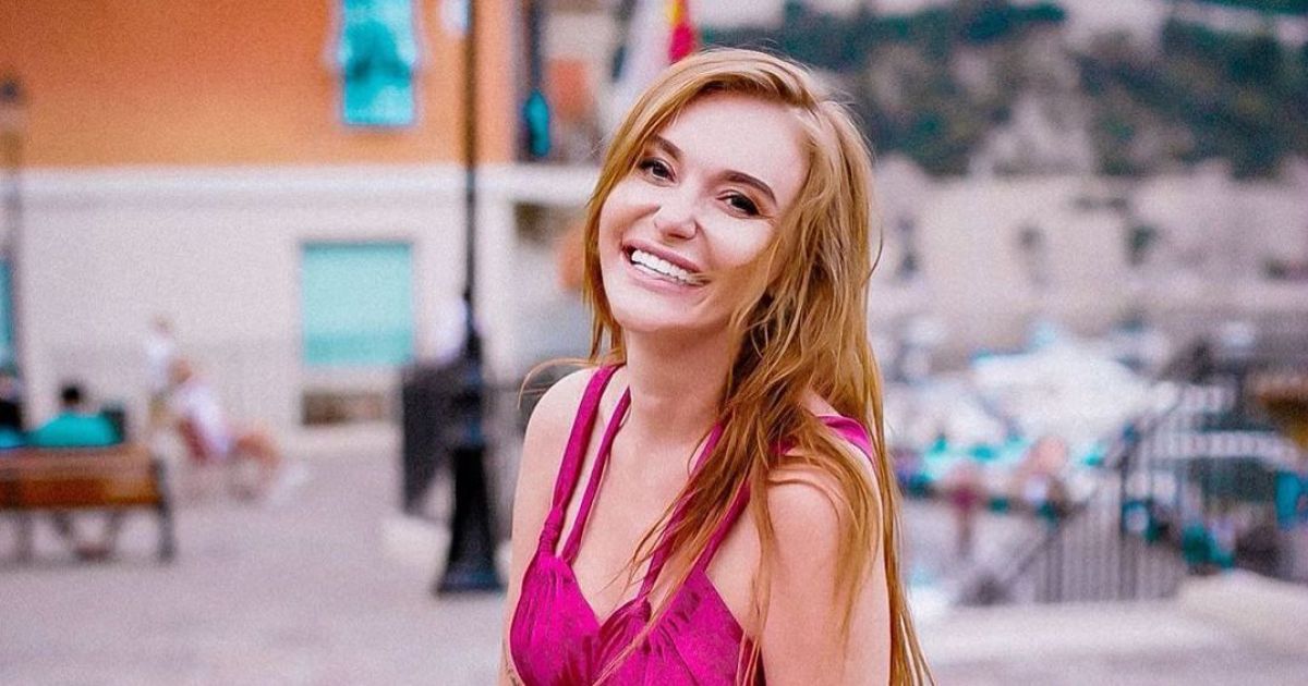"НЕАНГЕЛ" Слава поділилася архівними фото, де зображена з мамою