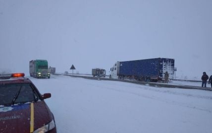 На Закарпатье из-за аварии перекрыли международное шоссе