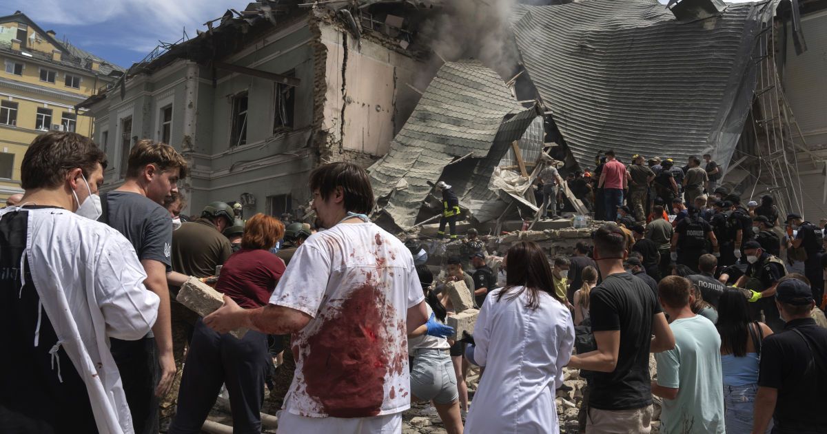 Последствия ракетной атаки армии РФ по детской больнице "Охматдет" в Киеве.