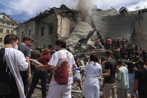 Ракетный удар по Охматдету / © Associated Press