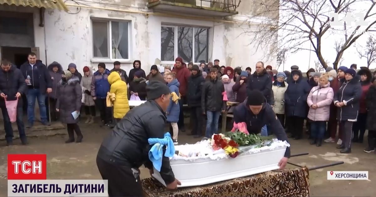 У Херсонській області попрощалися із вбитою 7-річною Марійкою Борисовою