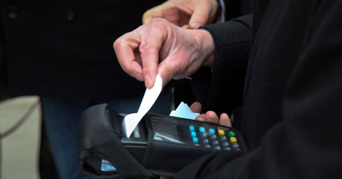 Потеря кэшбеков и подорожание выпуска карт: как вмешательство государства в безналичные операции коснется украинцев