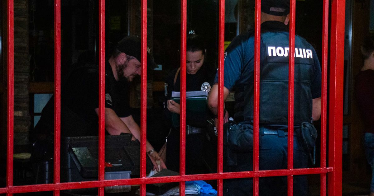 У Києві відвідувач пивнички розстріляв групу людей через гавкання собаки