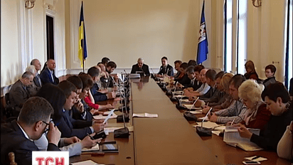 Гаряча вода повертається в домівки киян