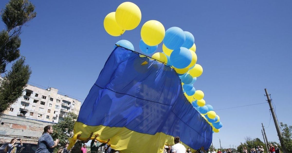 Над тимчасово окупованим Донецьком замайорів 15-метровий прапор України