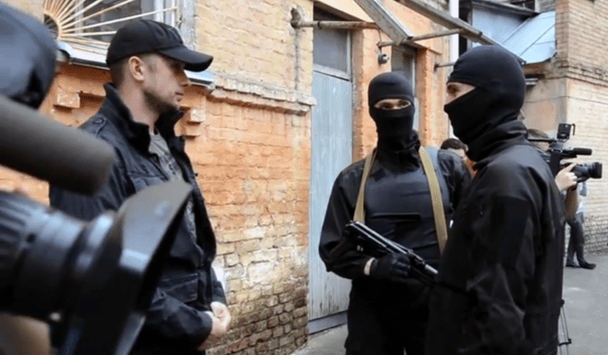 Білецький з бійцями «Азова», червень 2014 / © Azov. Press