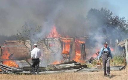 Окупанти атакували Київську область: загорівся будинок (фото)