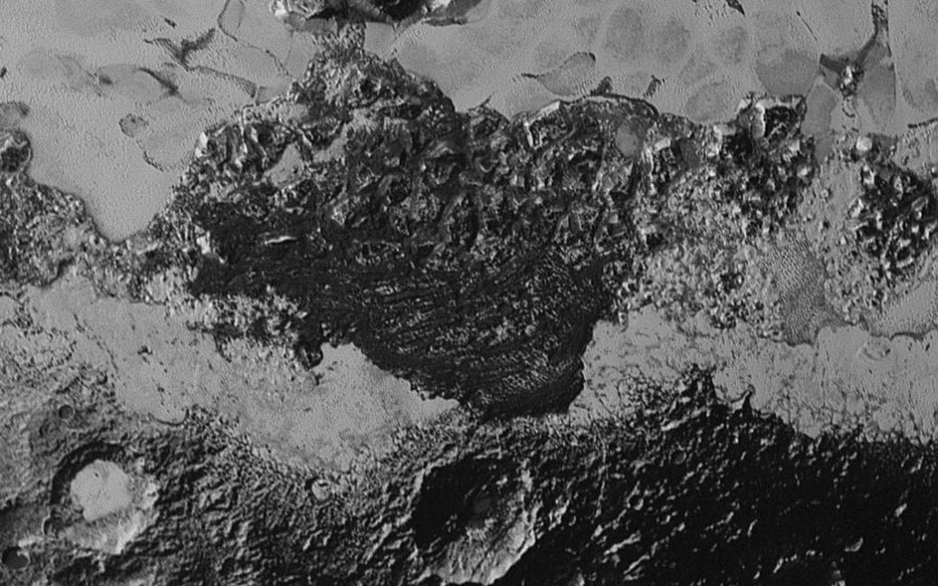 NASA показало новое невероятное фото рельефа "сердца" Плутона / © NASA