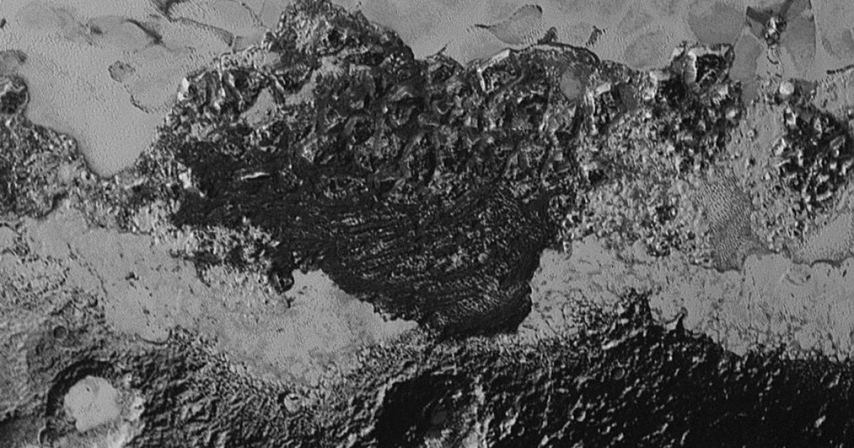NASA показало новое невероятное фото рельефа "сердца" Плутона