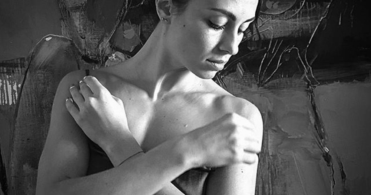 Астафьева сделала Нане NIKITA эротическую фотосессию / © instagram.com/photographer_da
