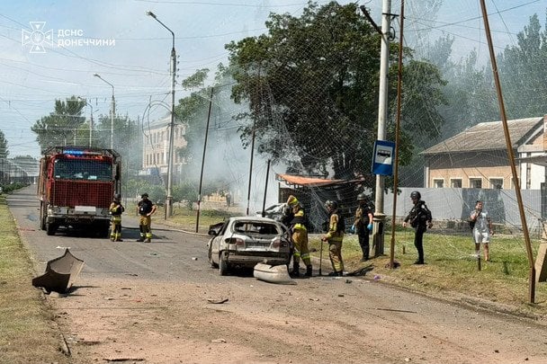 24 липня 2026. Чрез російський авіаудар КАБами по центральному району Слов’янська загинули 5 людей, ще 9 — поранені. / © ДСНС