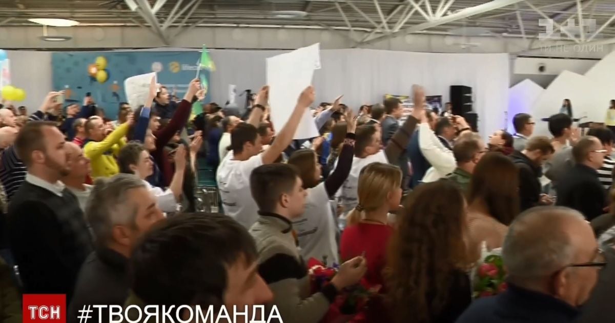 Триумфальное возвращение: параолимпийскую сборную встретили из Пхенчхана с тортами, котлетами и цветами