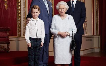 Британская королевская семья поздравила всех с новым десятилетием семейным портретом