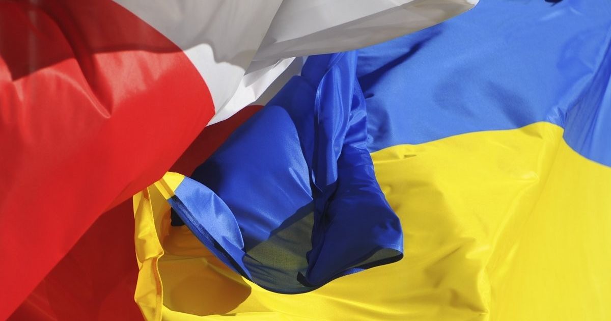 Флаги Украины и Польши.