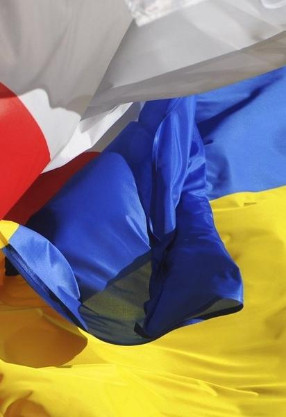 Флаги Украины и Польши.
