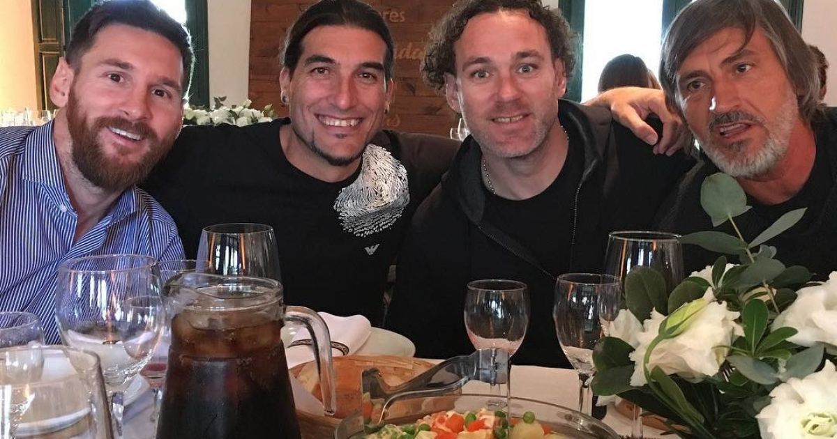 Мессі з друзями