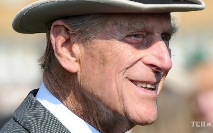 Очень похудел, но держится: 99-летний принц Филипп едет домой из больницы