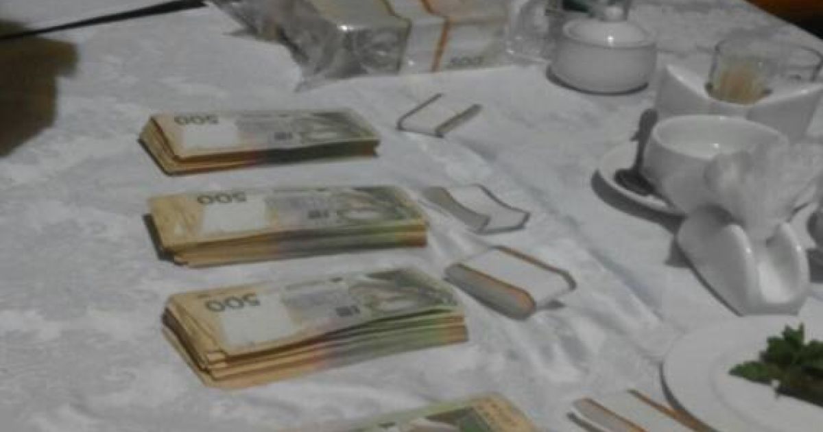 Посадовці вимагали 600 тисяч доларів США за виділення у приватну власність земельних ділянок загальною площею 23 гектара