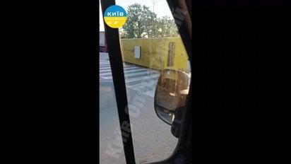 В Киеве перевернулась маршрутка в результате столкновения с бусом