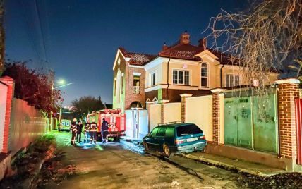 В Киеве горел частный дом: погибла пожилая женщина