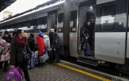 Киевлян призывают не оставлять авто возле вокзала: они будут конфискованы