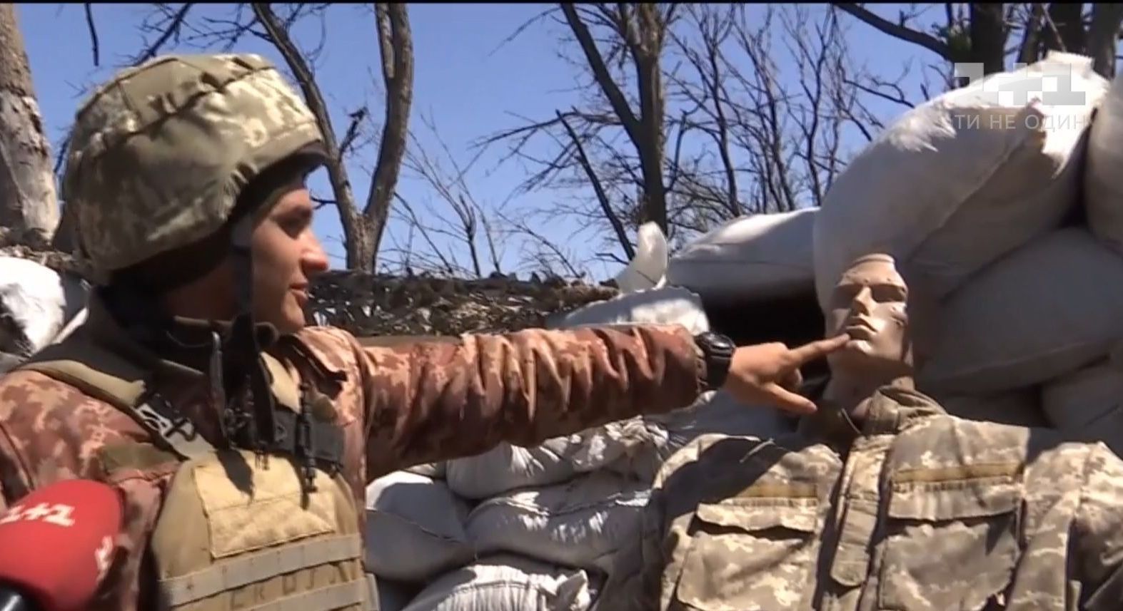 Украинские военные на осмотр оккупантам выставляют манекена-приманку Петра