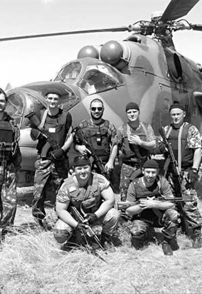 Бойцы батальона «Днепр-1»: Роман Зиненко, Виталий Сова, Давид Гурцкая, Иван Курята, Виталий Пустовой, Анатолий Могила в поселке Сонцеве. Июль 2014 года