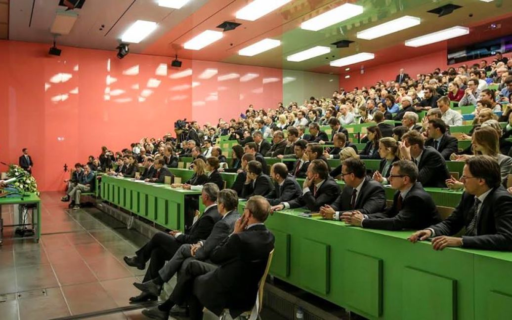 Порошенко прочитал лекцию в Иституте Европы при Цюрихском университете. / © Русская планета