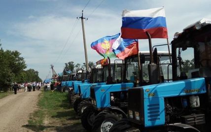 Учасників тракторного протесту на Москву спакував ОМОН і доставив до відділку