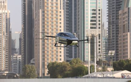 Исторический момент: в Дубае впервые провели полет летающего автомобиля (видео)