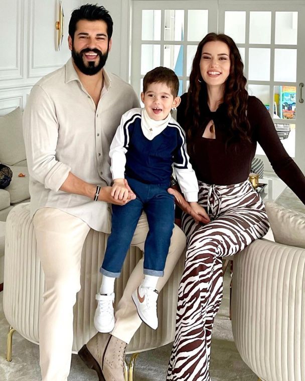 Бурак Озчивіт з дружиною та сином / © instagram.com/evcenf